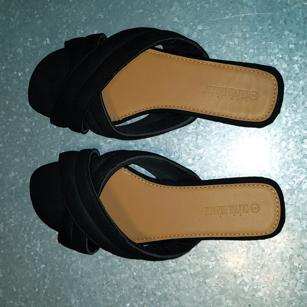 Olivia Miller NWOT NEW Jericho Quilted Criss Cross Band Strap Slides Sandals 9